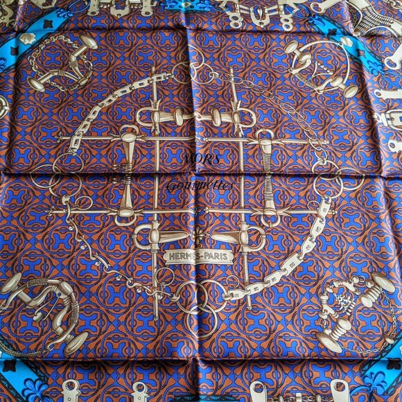 NWT Hermes 100% Silk Carre 90 Twill Mors Et Gourmettes Remix Red Blue Scarf - Picture 1 of 12